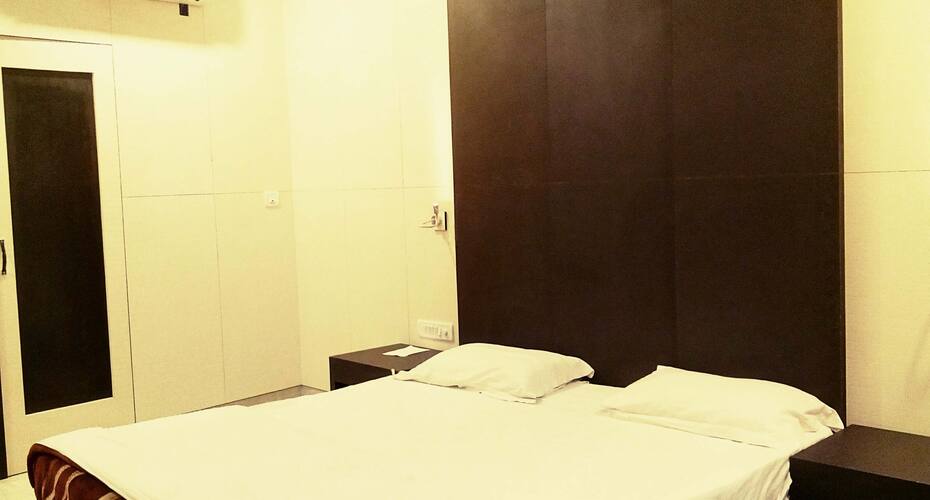 TG Rooms Residency Road, Patnitop 4